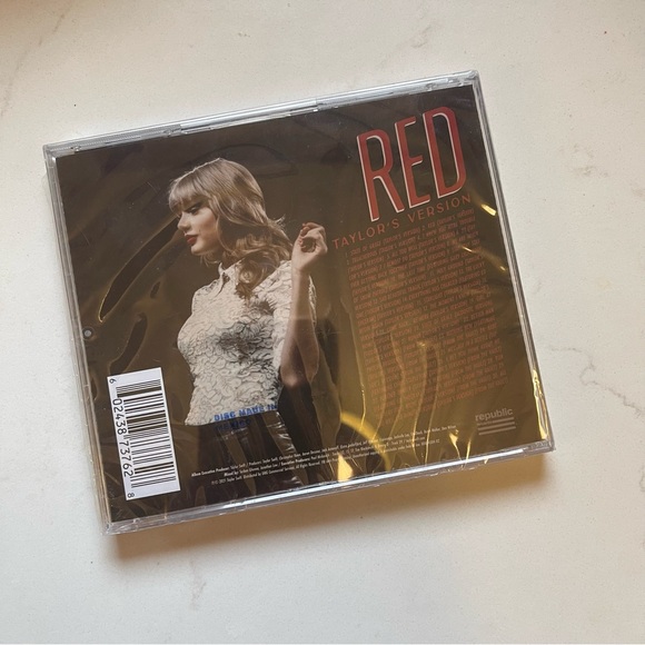 Unopened Red Taylor’s Version cd - Picture 2 of 4